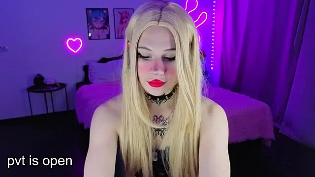 Snapshot of your_little_eva chatting on October 5, 9:45 pm your little eva online show from October 5, 9:45 pm