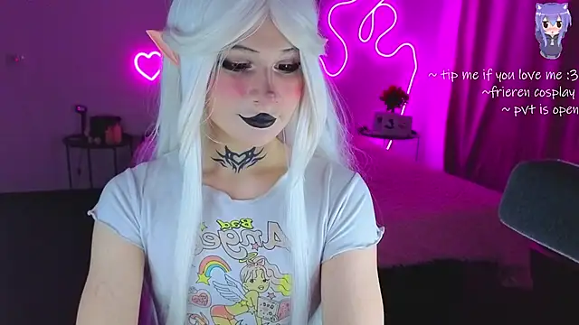 Snapshot of your_little_eva chatting on February 6, 1:32 am your little eva online show from February 6, 1:32 am