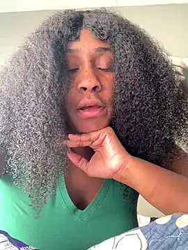 Foreignthaababyy online show from November 5, 7:03 pm