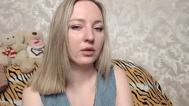 hotsteacher online show from May 20, 2:18 am
