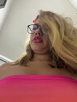 Snapshot of sara_calderon chatting on September 26, 1:26 pm sara calderon online show from September 26, 1:26 pm