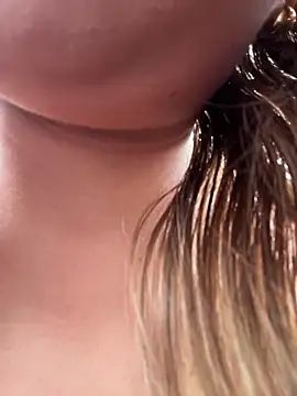 Snapshot of sara_calderon chatting on October 24, 1:18 pm sara calderon online show from October 24, 1:18 pm