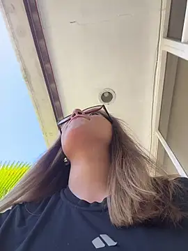 Snapshot of sara_calderon chatting on November 1, 1:24 pm sara calderon online show from November 1, 1:24 pm