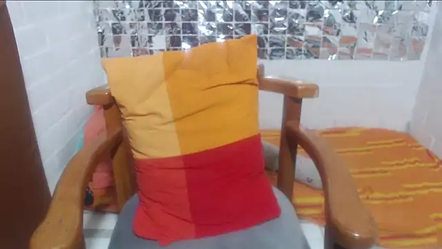 rose-crystal online show from February 9, 12:03 am