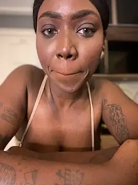 Snapshot of Alexia_24 chatting on October 27, 12:47 am Alexia 24 online show from October 27, 12:47 am