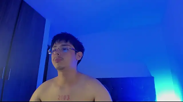 Maximo Miller online show from October 2, 5:25 am