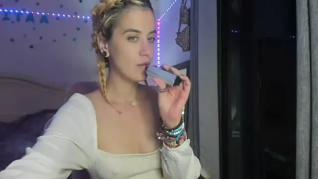 Snapshot of aalokitaa chatting on November 13, 5:28 am aalokitaa online show from November 13, 5:28 am