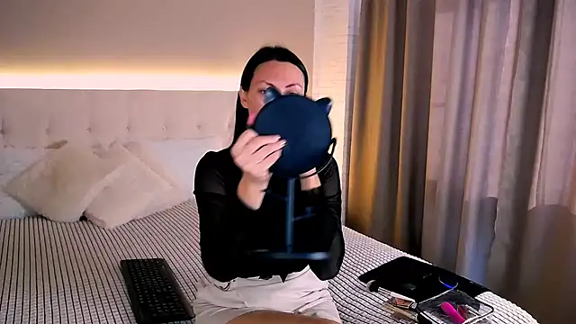 MonikaBelachi online show from October 6, 4:54 am