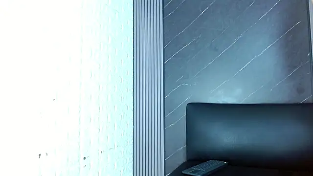 Snapshot of Raven_Doll19 chatting on April 2, 5:05 am Raven Doll19 online show from April 2, 5:05 am