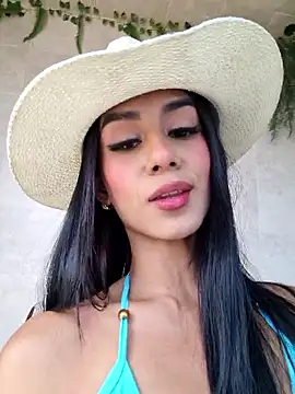 Juliana Xander online show from February 11, 2:00 pm