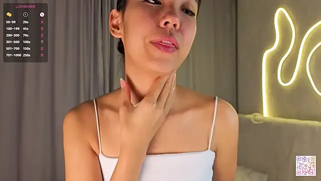 AlodiaAxley online show from October 25, 6:13 pm