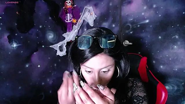 Snapshot of CristaldelLeon_s chatting on October 3, 7:44 pm CristaldelLeon s online show from October 3, 7:44 pm