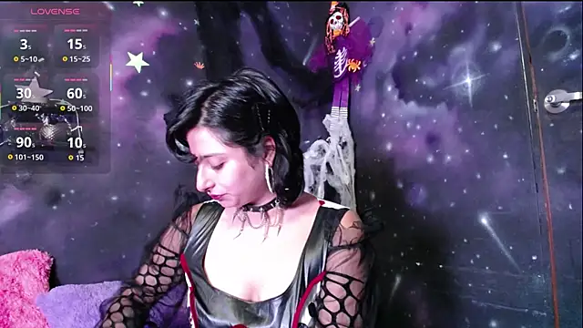 Snapshot of CristaldelLeon_s chatting on October 31, 8:21 pm CristaldelLeon s online show from October 31, 8:21 pm