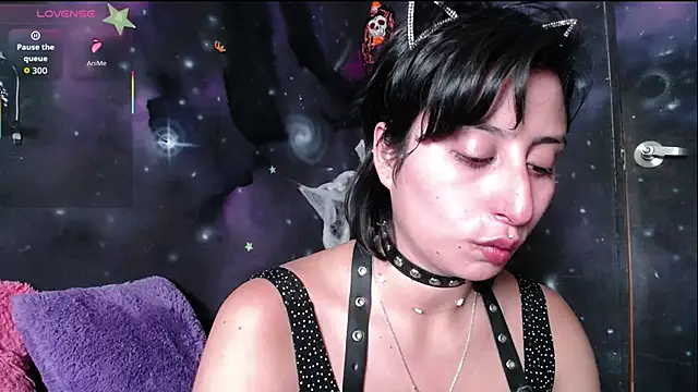 Snapshot of CristaldelLeon_s chatting on November 1, 5:04 pm CristaldelLeon s online show from November 1, 5:04 pm