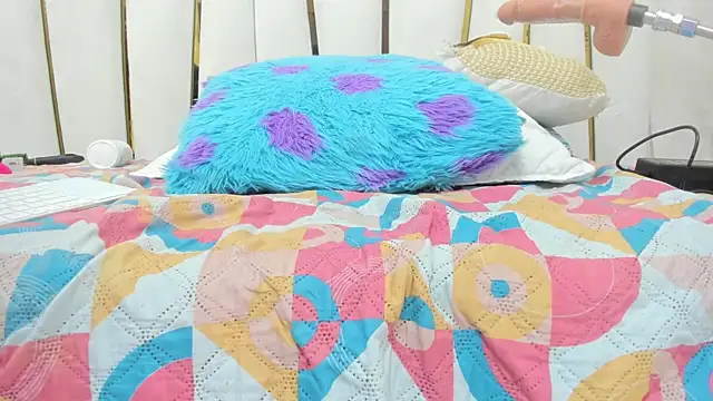 juliette pretty  online show from December 16, 12:15 am