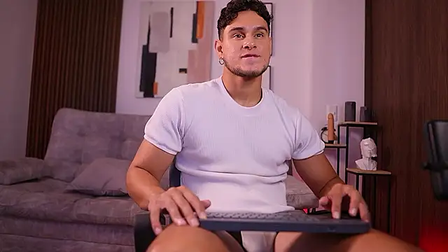 Snapshot of DaviesBrown chatting on February 23, 7:55 pm DaviesBrown online show from February 23, 7:55 pm