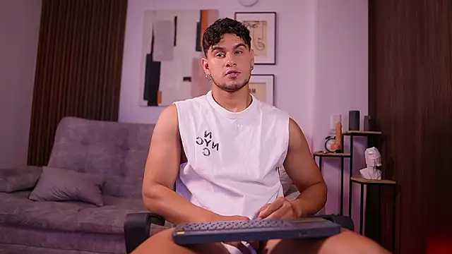 Snapshot of DaviesBrown chatting on February 26, 9:03 pm DaviesBrown online show from February 26, 9:03 pm