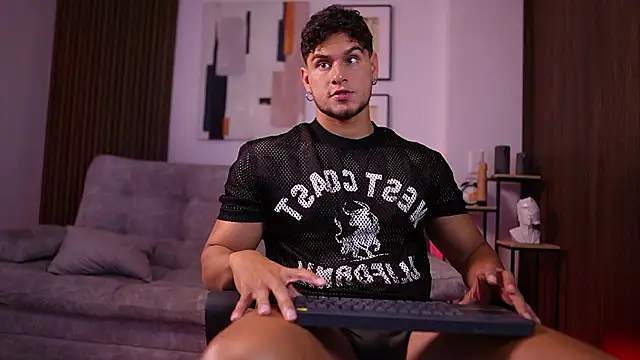 Snapshot of DaviesBrown chatting on February 27, 8:31 pm DaviesBrown online show from February 27, 8:31 pm