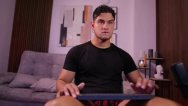 Snapshot of DaviesBrown chatting on March 2, 8:48 pm DaviesBrown online show from March 2, 8:48 pm