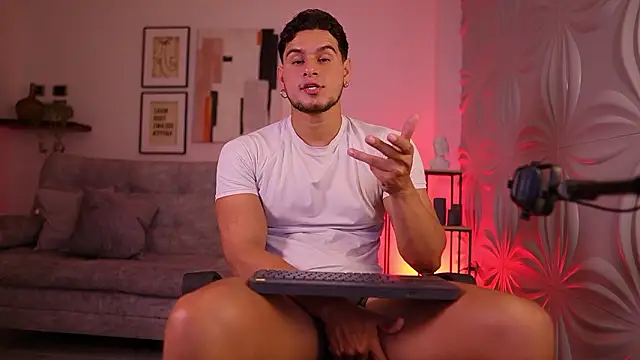 Snapshot of DaviesBrown chatting on March 10, 8:47 pm DaviesBrown online show from March 10, 8:47 pm