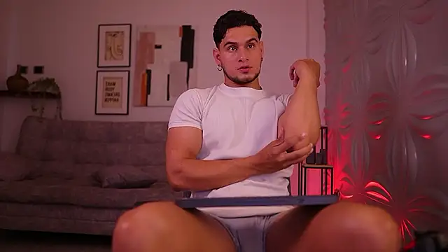 Snapshot of DaviesBrown chatting on March 21, 8:01 pm DaviesBrown online show from March 21, 8:01 pm