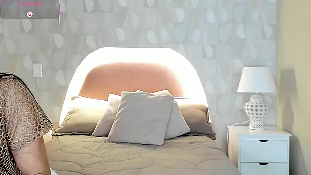 Snapshot of isabella_milf_ chatting on October 13, 7:03 pm isabella milf online show from October 13, 7:03 pm