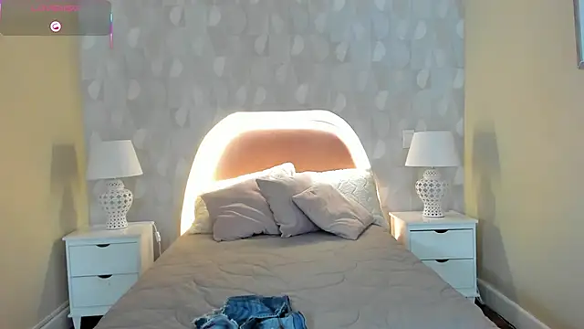 Snapshot of isabella_milf_ chatting on October 29, 7:15 pm isabella milf online show from October 29, 7:15 pm