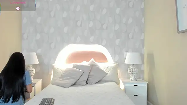 Snapshot of isabella_milf_ chatting on November 1, 7:05 pm isabella milf online show from November 1, 7:05 pm