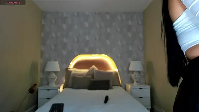 Snapshot of isabella_milf_ chatting on March 1, 12:18 pm isabella milf online show from March 1, 12:18 pm