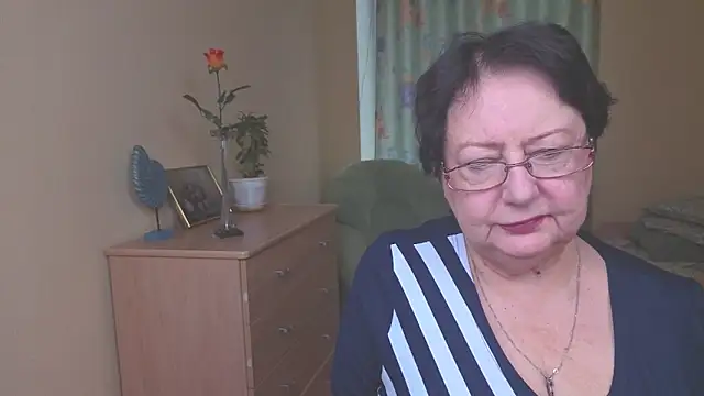 Snapshot of Margo_Moll chatting on December 21, 8:43 am Margo Moll online show from December 21, 8:43 am