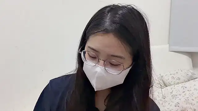 Snapshot of LHeart chatting on February 24, 2:15 pm LHeart online show from February 24, 2:15 pm