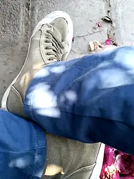 Snapshot of Ravenvodka chatting on September 8, 8:19 pm Ravenvodka online show from September 8, 8:19 pm