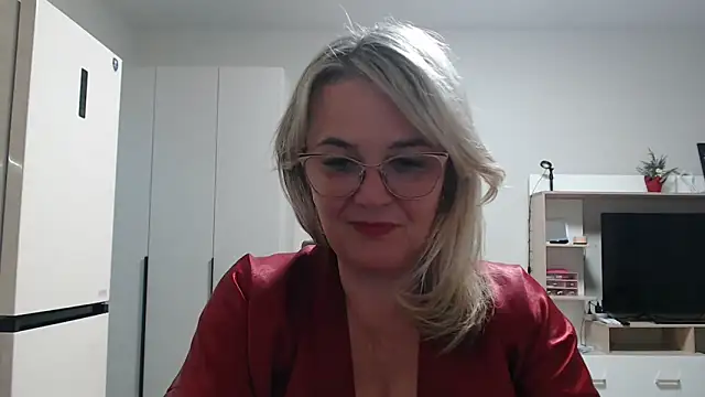 Snapshot of EleanoraDream chatting on February 15, 11:56 pm EleanoraDream online show from February 15, 11:56 pm