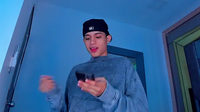 Sebax Young online show from November 6, 3:51 am