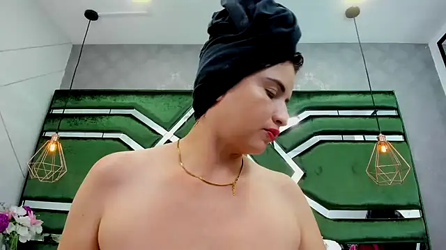 ThaliaCross online show from October 8, 7:33 pm