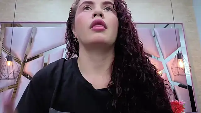 Snapshot of ThaliaCross chatting on April 7, 7:36 pm ThaliaCross online show from April 7, 7:36 pm