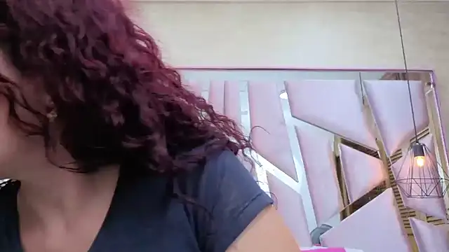 Snapshot of ThaliaCross chatting on April 12, 11:48 am ThaliaCross online show from April 12, 11:48 am
