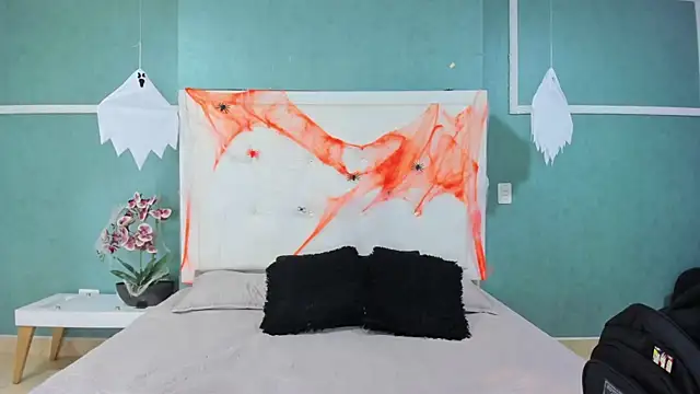 ania gomez online show from October 24, 1:07 pm