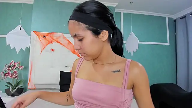 ania gomez online show from November 4, 1:54 pm