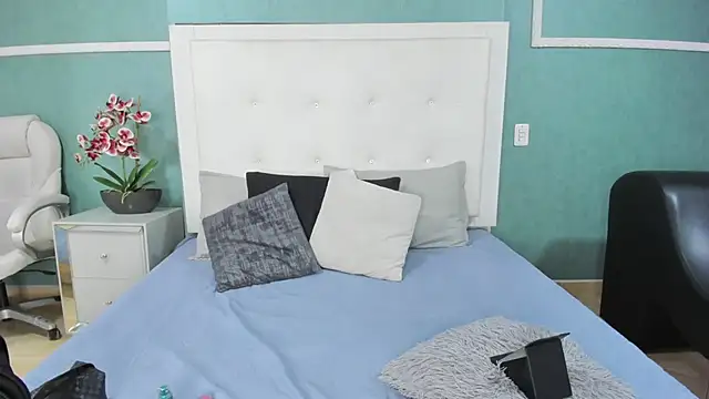 ania gomez online show from February 2, 8:07 pm