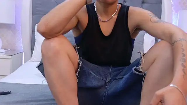 ZoeKrug online show from November 26, 11:55 am