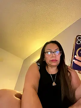 Snapshot of SamyHot2025 chatting on January 14, 1:22 am SamyHot2025 online show from January 14, 1:22 am