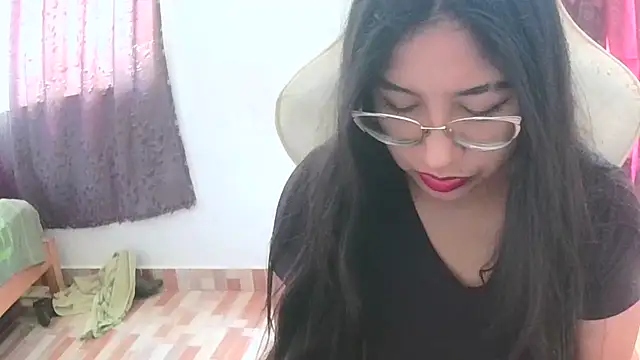 honeysweet111 online show from October 3, 6:05 pm