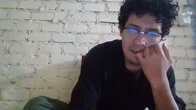 LecheDeSoya666 online show from May 1, 6:12 pm