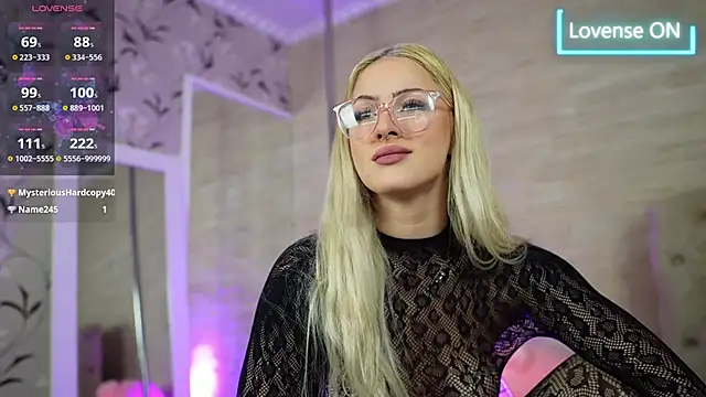 Snapshot of LucyLextonX chatting on October 3, 4:42 am LucyLextonX online show from October 3, 4:42 am