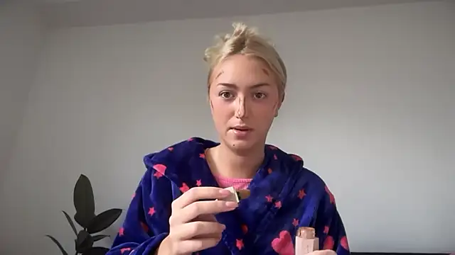 Kitty Swetty online show from October 7, 8:55 am