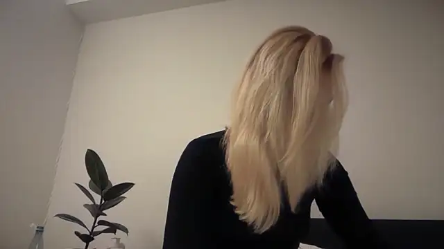 Snapshot of Kitty_Swetty chatting on March 13, 8:04 pm Kitty Swetty online show from March 13, 8:04 pm