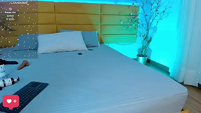 Snapshot of KamileBlake chatting on October 9, 5:49 am KamileBlake online show from October 9, 5:49 am