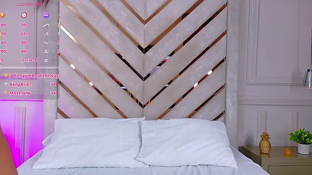 Agatha-Adams online show from November 19, 2:28 pm