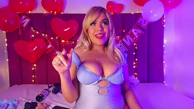 Snapshot of RominaaReyes chatting on February 17, 1:46 am RominaaReyes online show from February 17, 1:46 am